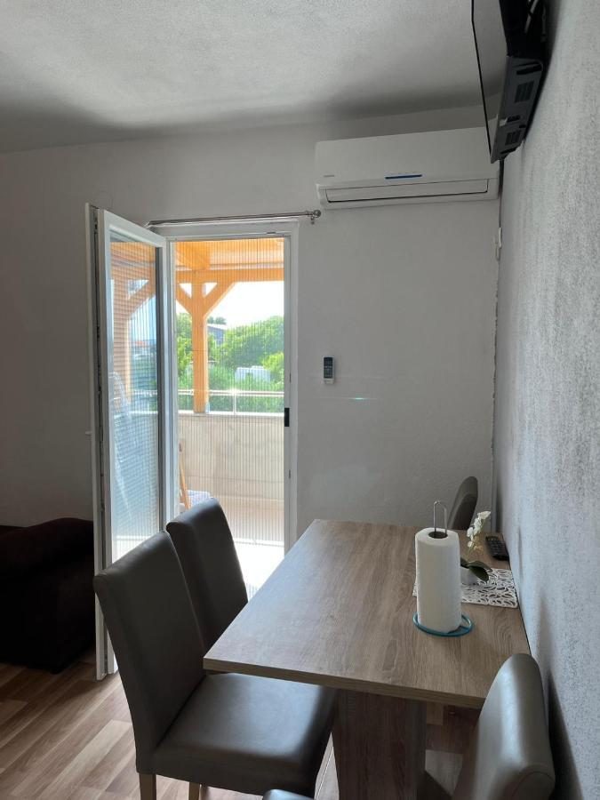 Apartmani Mia Драге Екстериор снимка