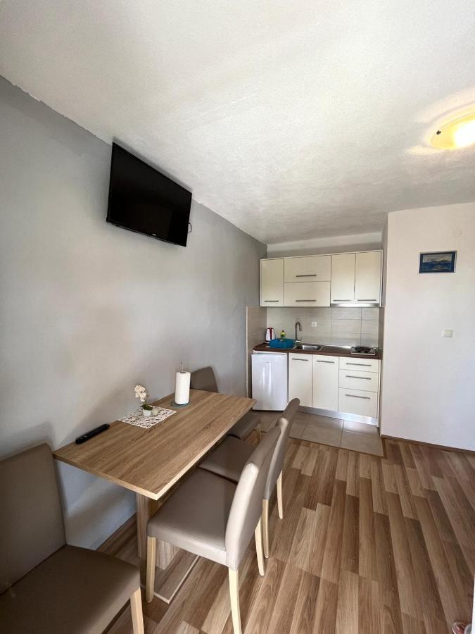 Apartmani Mia Драге Екстериор снимка