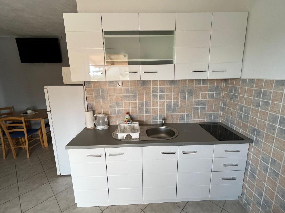 Apartmani Mia Драге Екстериор снимка